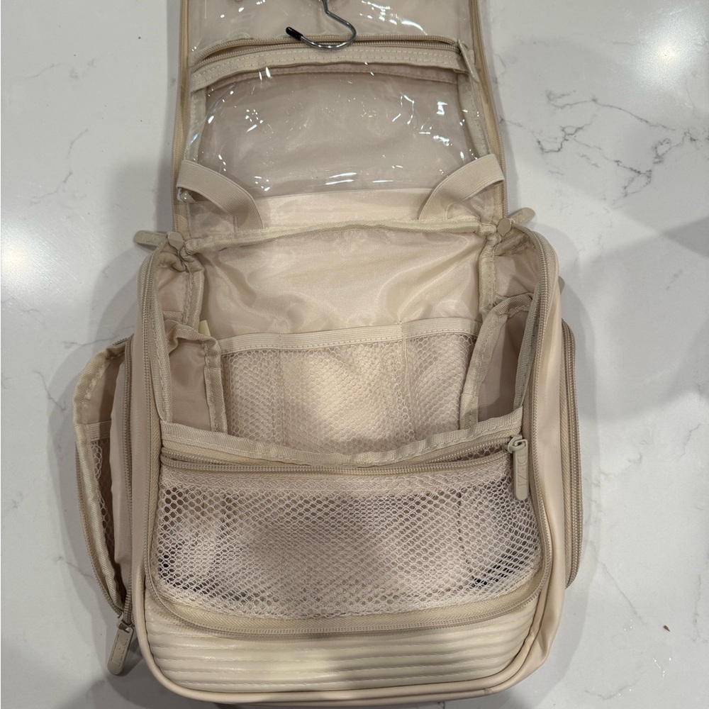 DEZI Cream Toiletry bag - Picture 3 of 3